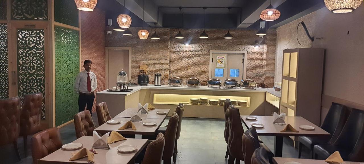 Hotel Raj Darbar - 10 Meter From Golden Temple Amritsar